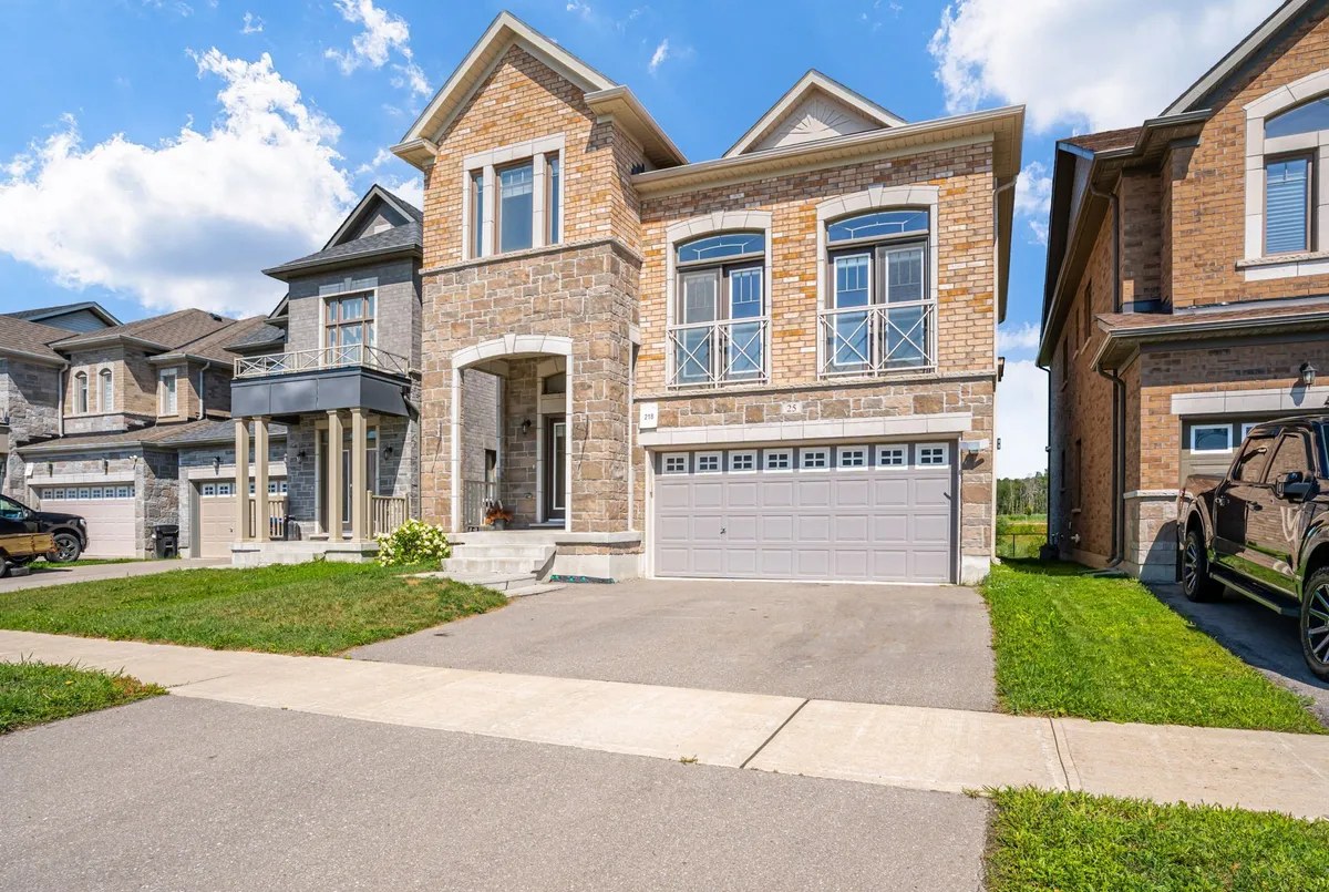 25 Lorne Thomas Place, a detached home in Treetops